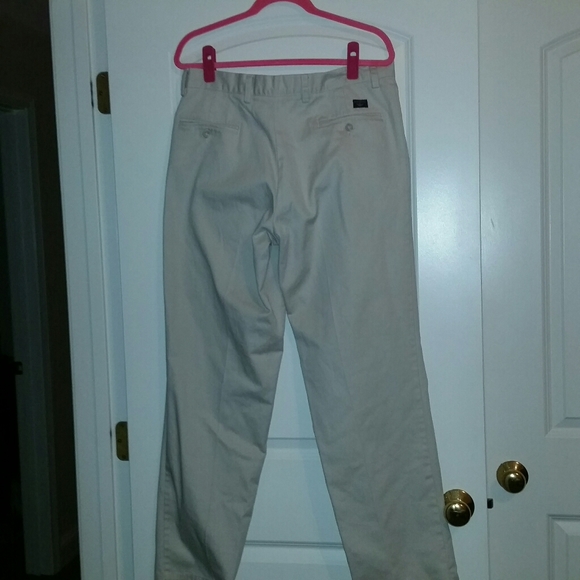 Dockers men's pleated khakis. Tan. - Picture 2 of 3